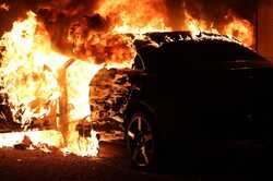 В Киеве ночью подожгли автомобиль (ФОТО)