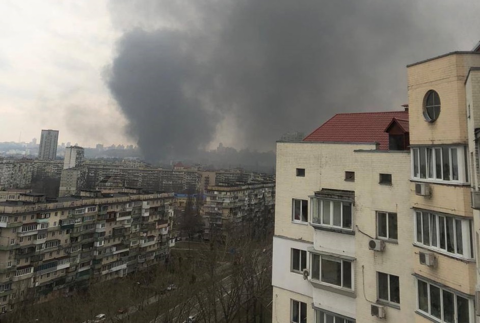 У Києві сталася масштабна пожежа на підприємстві (ФОТО, ВІДЕО)