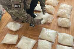 Мешканців Київщини викрили на масштабній контрабанді наркотиків (ФОТО)