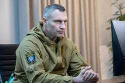 Киев отправил несколько десятков тысяч пасок для переселенцев и защитников, - Кличко
