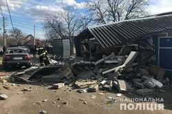 В Киеве в жилом доме взорвался гараж. Спасатели ищут пострадавших (фото)