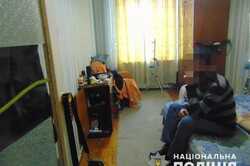 В Киеве мужчина жестоко избил  и ограбил пожилую мать своего соседа (Фото) 