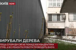 На Лесном вырубили зеленую зону и поставили огромный киоск вплотную к дому