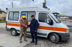 Палатный: волонтеры передали ВСУ «скорые помощи» и бойлеры, а переселенцам – продукты