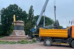 Монумент к юбилею воссоединения Украины с Россией снесли в Переяславе (ФОТО, ВИДЕО)