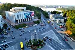 Готуйтеся до пробок: в центрі Києва перекрили рух транспорту (Карта)