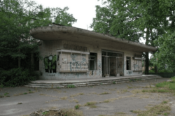 В Киевской области снесут заброшенный бывший кинотеатр: что планируют построить на его месте