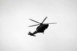 Под Киевом вертолет сел посреди поля