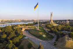 В Киеве на самом высоком флагштоке страны установят новый герб Украины
