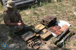 В Киевской области обнаружили тайник с оружием и гранатами