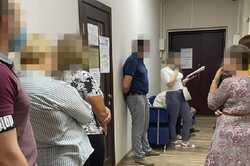 В Киеве продолжаются обыски в КГГА и на предприятиях (ВИДЕО)