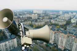 Ракетні удари по інфраструктурі. Київська ОВА закликала не ігнорувати тривогу