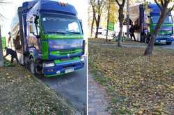 В Киеве водитель фуры выбрасывал на обочину гнилые арбузы