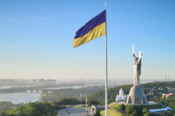 Зеленский отреагировал на ракетные удары и поздравил с Днем Украинской государственности (Видео) 