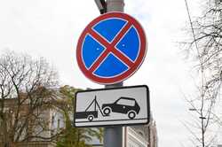 В центре Киева появилось 1000 дополнительных табличек о работе эвакуаторов