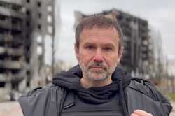 Улыбки украинцев сквозь ярость: Вакарчук посетил Бородянку и Бучу (ВИДЕО)