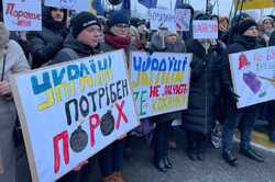 ОПУ системно работает над снижением рейтинга Зеленского, - эксперт связал суд над Порошенко и обыски у Атрошенко