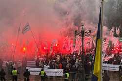 В Киеве продолжаются митинги, центр перекрыт (ФОТО, ВИДЕО)