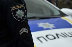 В Киеве ребенок чуть не выпал из окна из-за агрессивной кошки (ВИДЕО)