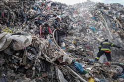 В Киевской области загорелась гигантская мусорная свалка: детали (Фото)
