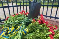 В Киеве в честь погибших воинов высадили дубы и калину (ФОТО)