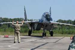 Над Киевом летают военные самолеты: подробности (ФОТО)