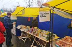 «Соціальні намети» у Києві: де купити продукти за доступними цінами (АДРЕСИ)