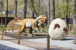 У Гідропарку відновить роботу найбільший парк динозаврів в Україні