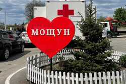 В разрушенном поселке Мощун почти всем людям необходима помощь