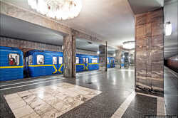 У Києві змінюватимуть турнікети на станції метро 