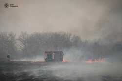 Киевские спасатели показали гектары выжженной земли (ВИДЕО)
