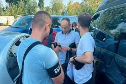 У Києві посадовця Укрзалізниці затримали під час одержання хабаря (ФОТО)
