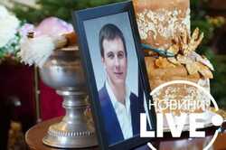 В Киеве попрощались с Тарасом Позняковым, которого жестоко убили 5 лет назад (Фото) 