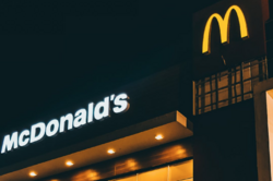 В KFC в Австралии и в McDonald's в Японии заканчивается курица и картофель фри: угрожает ли это Киеву