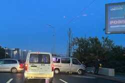 В Киеве на Борщаговской в ДТП погиб водитель микроавтобуса (Фото) 