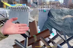Оккупанты не пройдут: в Киеве продолжают обустраивать блокпосты (Видео) 