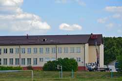 Под Броварами ремонтируют школу, где ветром сорвало крышу (ФОТО)