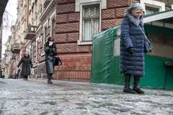 В Киеве строят тротуар с подогревом