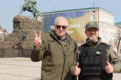 Смелая поддержка: министр обороны Литвы приехал в Киев