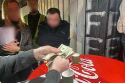 В Киеве поймали таможенника со взяткой в стакане из-под кофе (ФОТО)