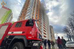 На Нивках из пожара в новостройке эвакуировали десятки человек (ФОТО)