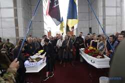 На Майдане простились с двумя бойцами ВСУ, погибшими в бою в Донецкой области