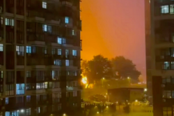 Взрыв и пожар: в Киеве на Виноградаре молния ударила в кафе (Видео) 