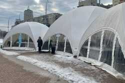 В центрі Києва просто неба обладнали місця для роботи (ФОТО)