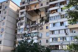 Жители разрушенного дома на Позняках второй год живут без газа