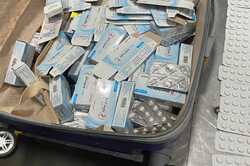 Киевлянка везла из Польши чемодан с более чем тысячей наркосодержащих таблеток