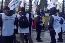 В центре Киева проходит двойной митинг (видео)