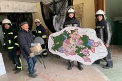 Из разрушенного музея в Бородянке вывезли уцелевшие экспонаты (ФОТО)