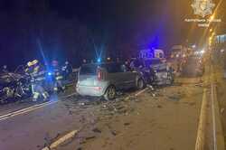 В Киеве произошло масштабное ДТП с пострадавшими: ФОТО с места происшествия