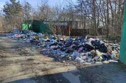 У Києві утворилося величезне сміттєзвалище (ФОТО) 